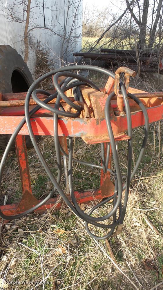 image for item BU9463 1981 International Hydro 186 tractor