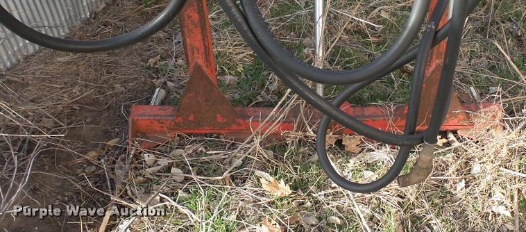 image for item BU9463 1981 International Hydro 186 tractor