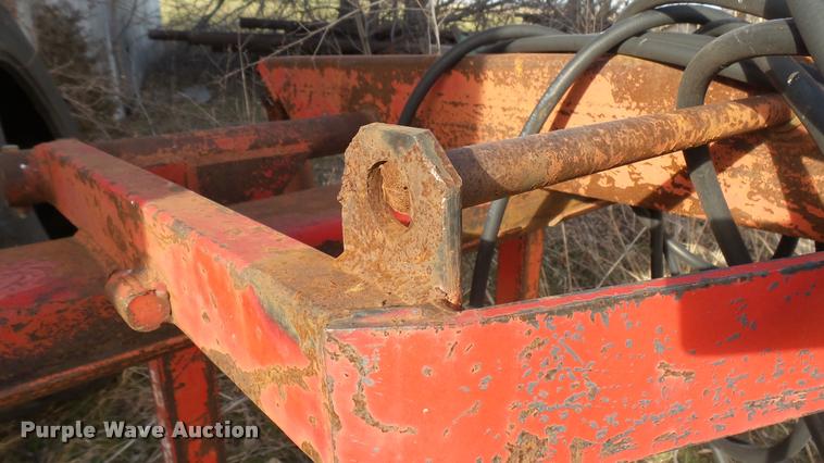 image for item BU9463 1981 International Hydro 186 tractor