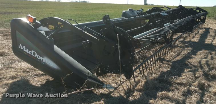 image for item BU9943 2012 MacDon FD70 flex draper head