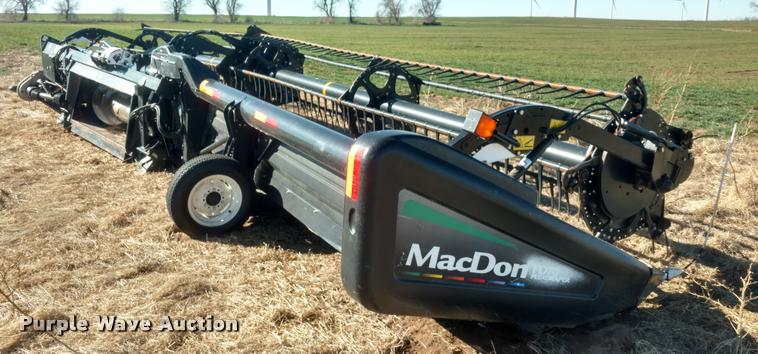 image for item BU9943 2012 MacDon FD70 flex draper head