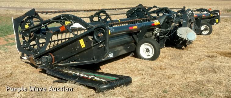 image for item BU9943 2012 MacDon FD70 flex draper head