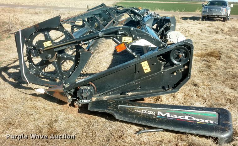 image for item BU9943 2012 MacDon FD70 flex draper head