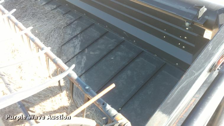 image for item BU9943 2012 MacDon FD70 flex draper head