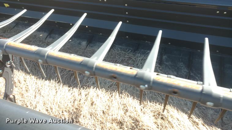 image for item BU9943 2012 MacDon FD70 flex draper head