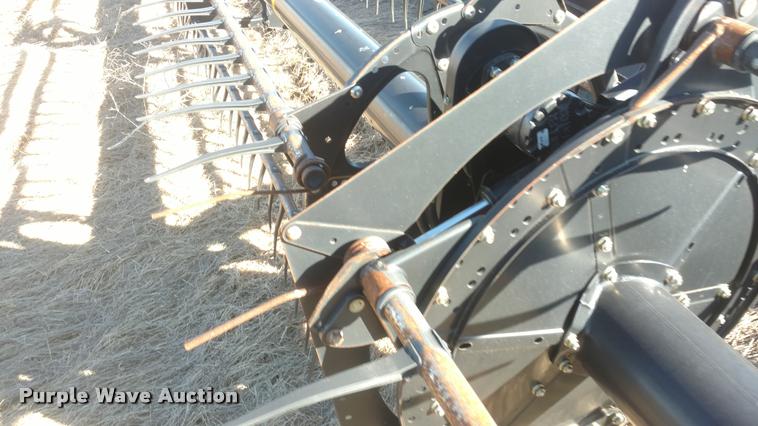 image for item BU9943 2012 MacDon FD70 flex draper head