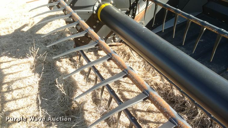 image for item BU9943 2012 MacDon FD70 flex draper head