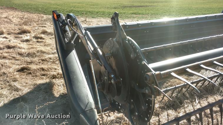 image for item BU9943 2012 MacDon FD70 flex draper head