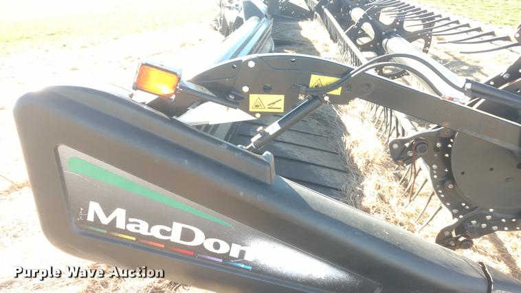 image for item BU9943 2012 MacDon FD70 flex draper head