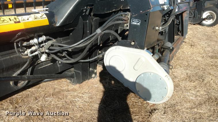 image for item BU9943 2012 MacDon FD70 flex draper head