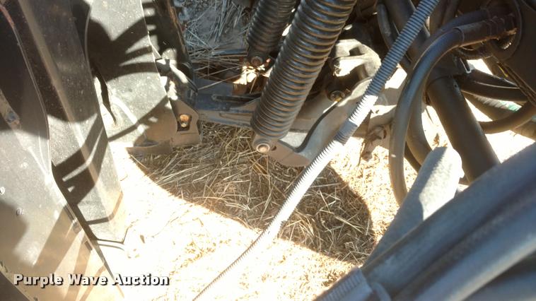 image for item BU9943 2012 MacDon FD70 flex draper head