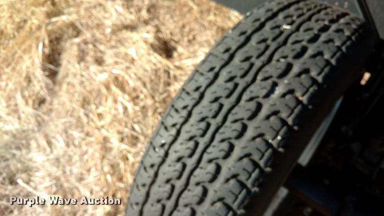 image for item BU9943 2012 MacDon FD70 flex draper head