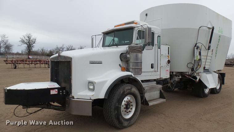 image for item DA0303 2003 Kenworth T800 mixer truck