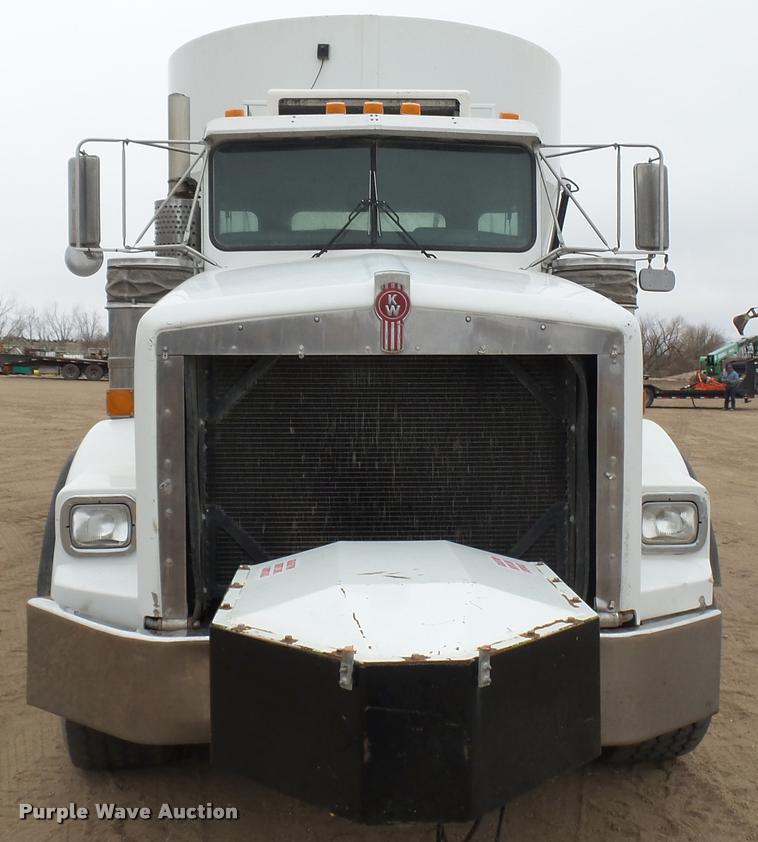 image for item DA0303 2003 Kenworth T800 mixer truck