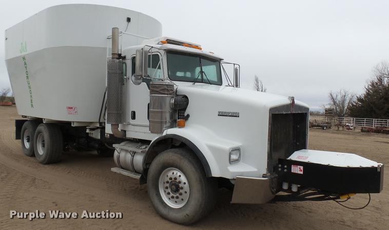 image for item DA0303 2003 Kenworth T800 mixer truck