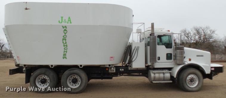 image for item DA0303 2003 Kenworth T800 mixer truck