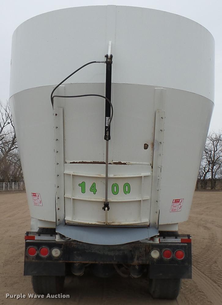 image for item DA0303 2003 Kenworth T800 mixer truck