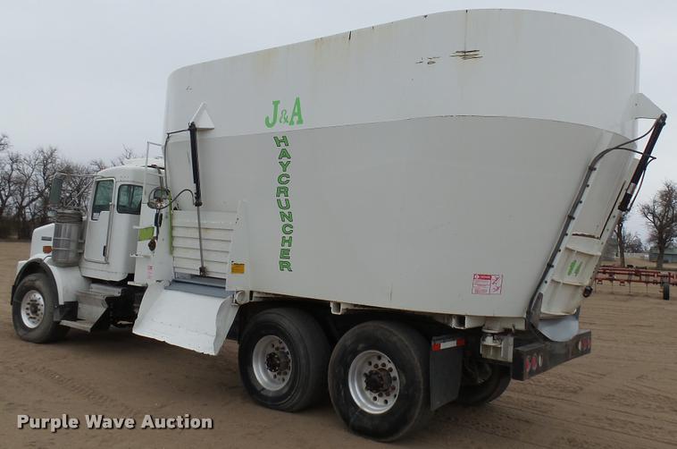 image for item DA0303 2003 Kenworth T800 mixer truck