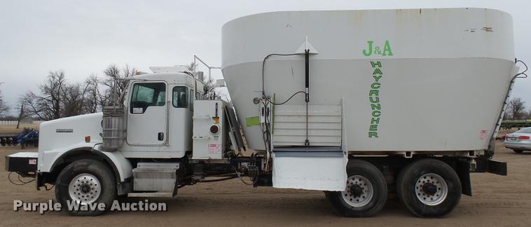 image for item DA0303 2003 Kenworth T800 mixer truck