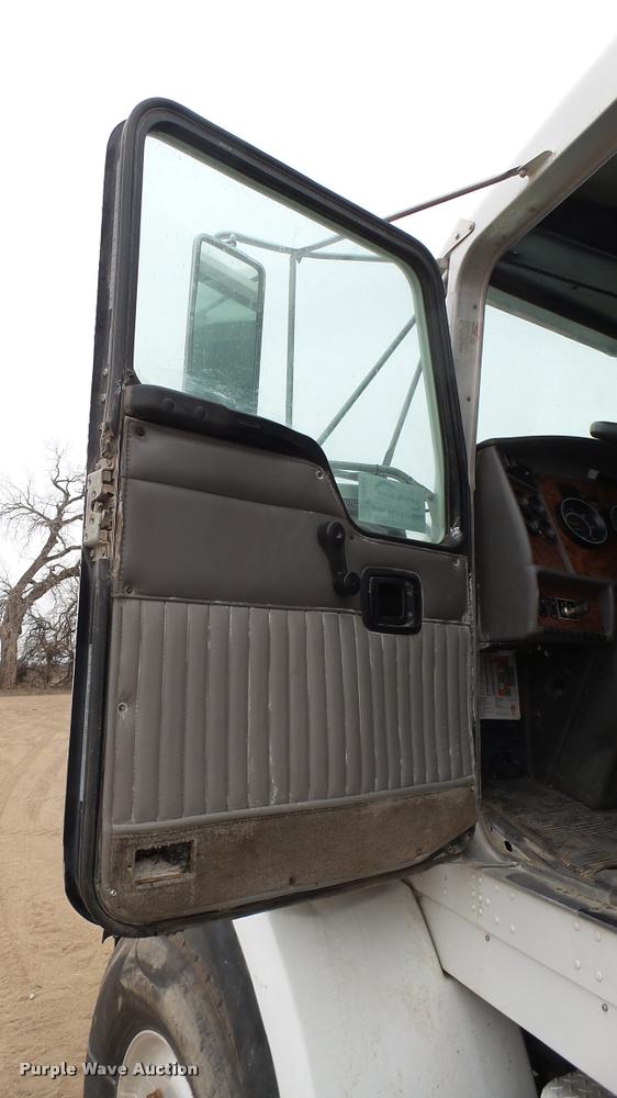 image for item DA0303 2003 Kenworth T800 mixer truck