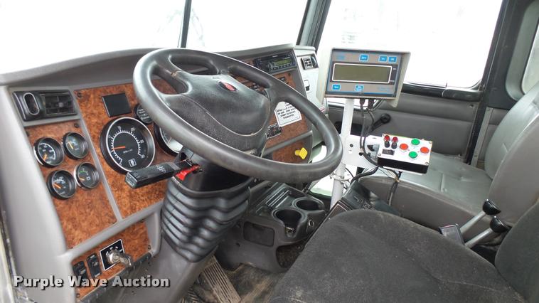 image for item DA0303 2003 Kenworth T800 mixer truck