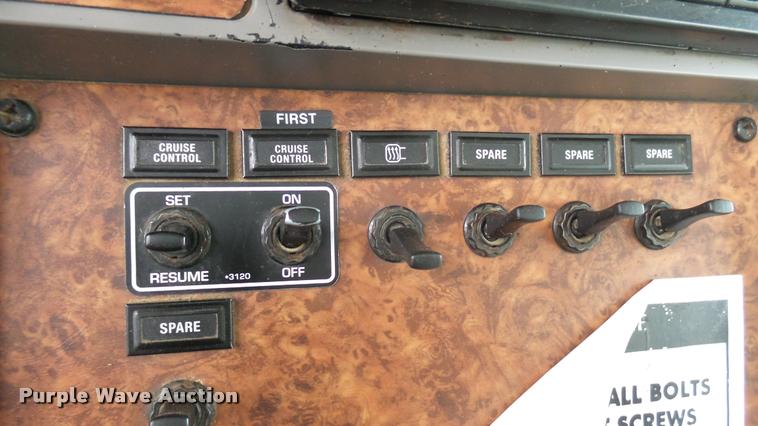 image for item DA0303 2003 Kenworth T800 mixer truck