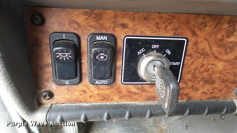 image for item DA0303 2003 Kenworth T800 mixer truck