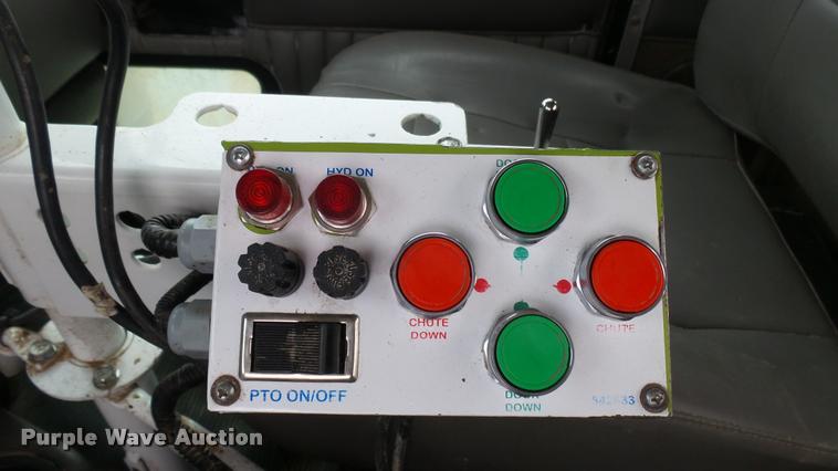 image for item DA0303 2003 Kenworth T800 mixer truck