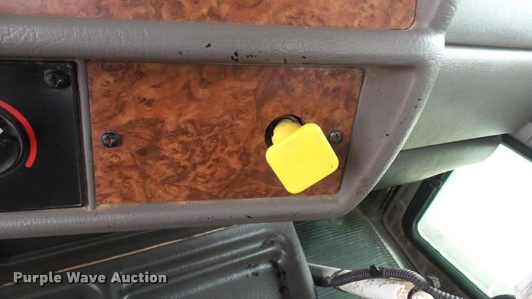 image for item DA0303 2003 Kenworth T800 mixer truck