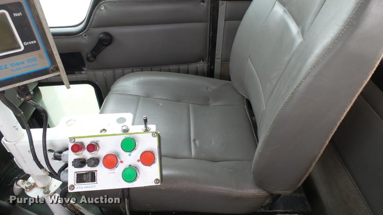 image for item DA0303 2003 Kenworth T800 mixer truck