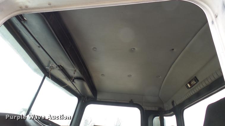 image for item DA0303 2003 Kenworth T800 mixer truck