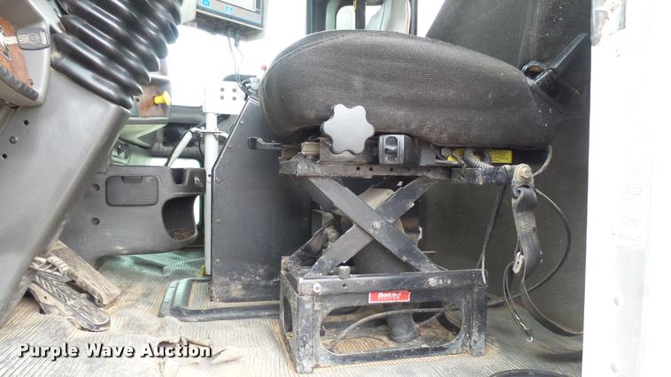 image for item DA0303 2003 Kenworth T800 mixer truck