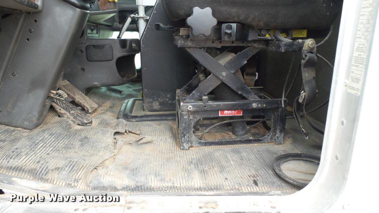 image for item DA0303 2003 Kenworth T800 mixer truck