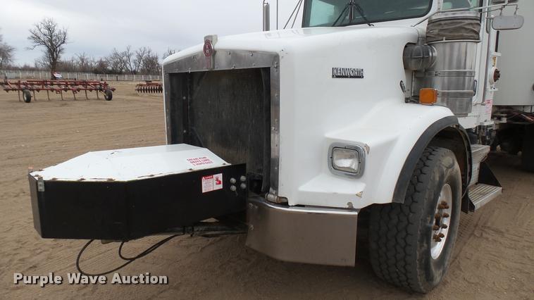 image for item DA0303 2003 Kenworth T800 mixer truck