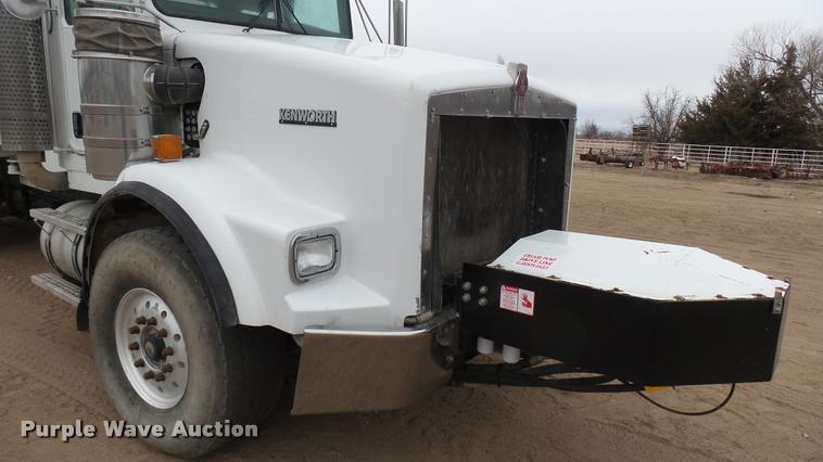 image for item DA0303 2003 Kenworth T800 mixer truck