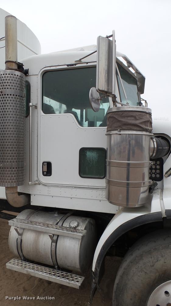 image for item DA0303 2003 Kenworth T800 mixer truck