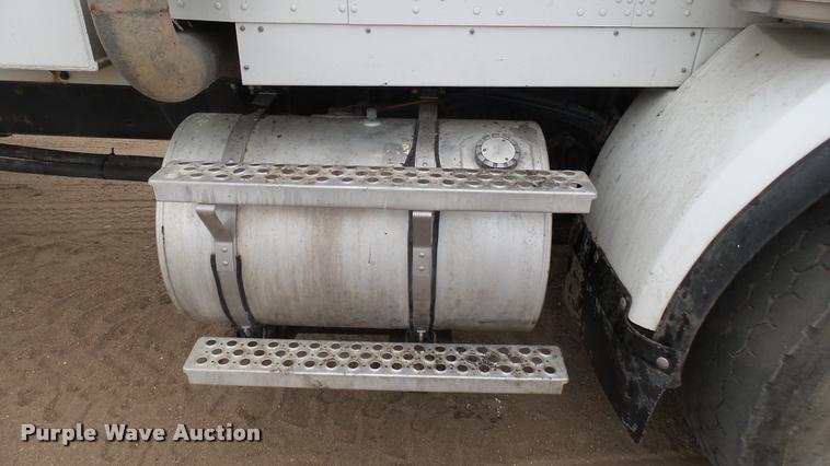 image for item DA0303 2003 Kenworth T800 mixer truck