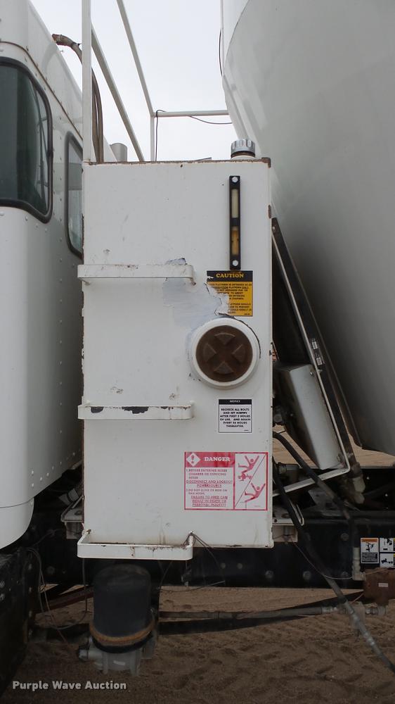 image for item DA0303 2003 Kenworth T800 mixer truck