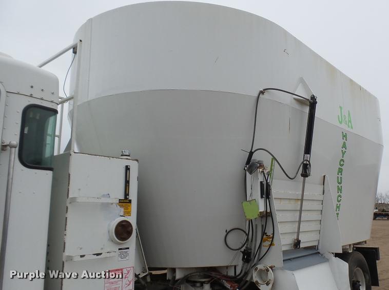 image for item DA0303 2003 Kenworth T800 mixer truck