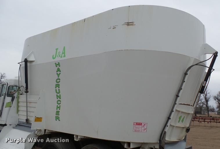 image for item DA0303 2003 Kenworth T800 mixer truck