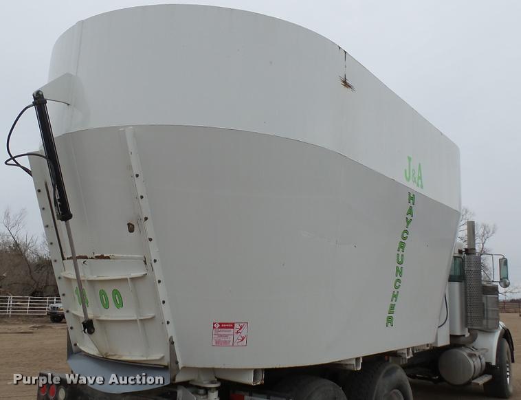 image for item DA0303 2003 Kenworth T800 mixer truck