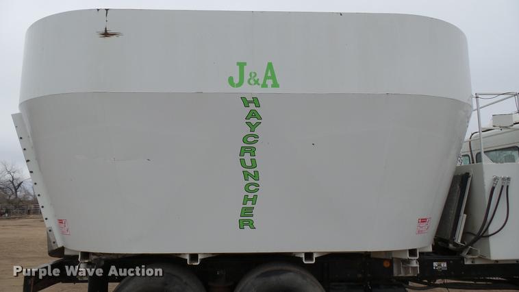 image for item DA0303 2003 Kenworth T800 mixer truck