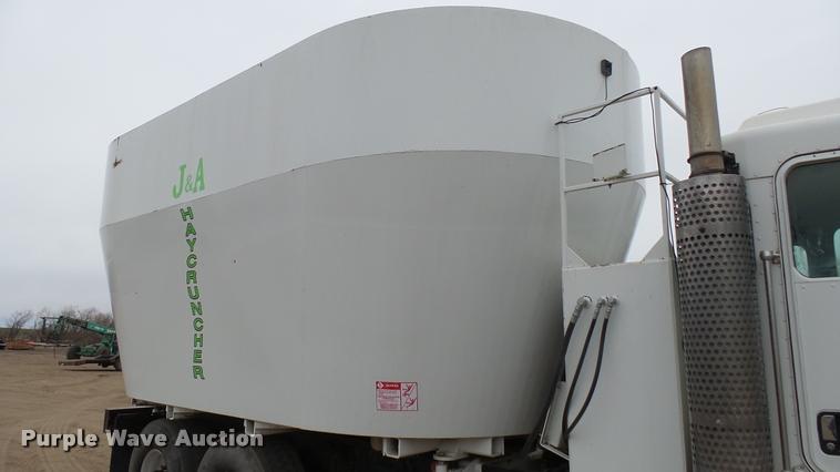 image for item DA0303 2003 Kenworth T800 mixer truck