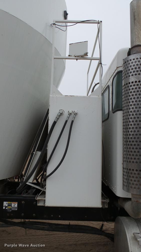 image for item DA0303 2003 Kenworth T800 mixer truck