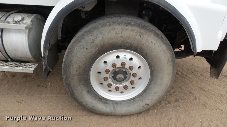 image for item DA0303 2003 Kenworth T800 mixer truck