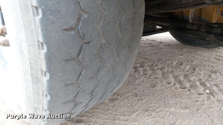 image for item DA0303 2003 Kenworth T800 mixer truck