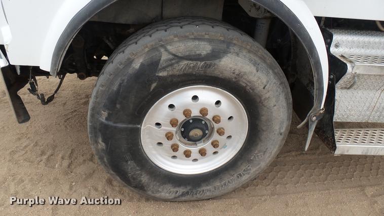 image for item DA0303 2003 Kenworth T800 mixer truck