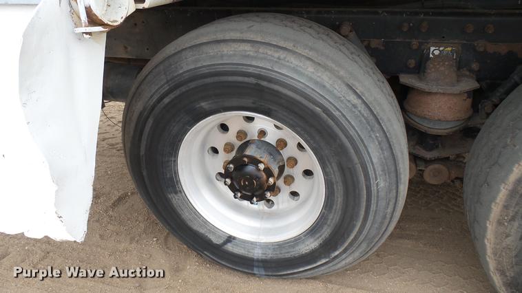 image for item DA0303 2003 Kenworth T800 mixer truck