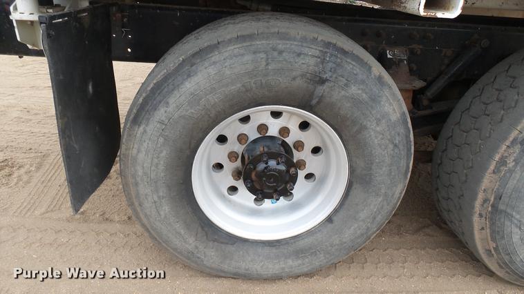 image for item DA0303 2003 Kenworth T800 mixer truck