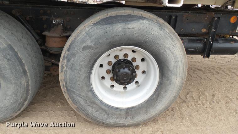 image for item DA0303 2003 Kenworth T800 mixer truck